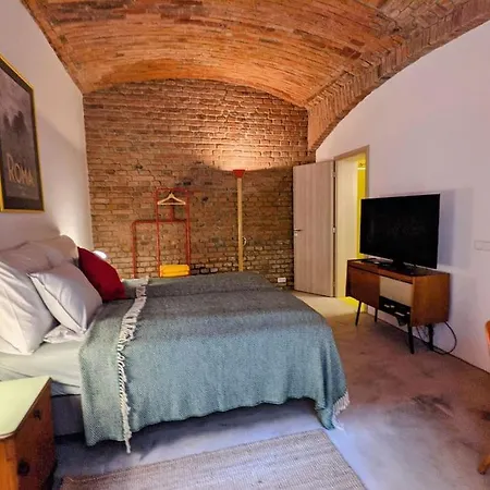 Romantic And Atypical Apartments In Prague'S Montmartre Exterior photo
