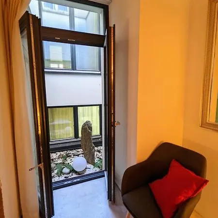 Romantic And Atypical Apartments In Prague'S Montmartre Exterior photo