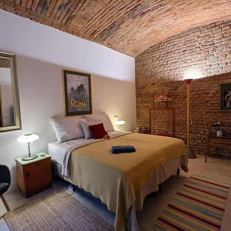 Romantic And Atypical Apartments In Prague'S Montmartre Exterior photo